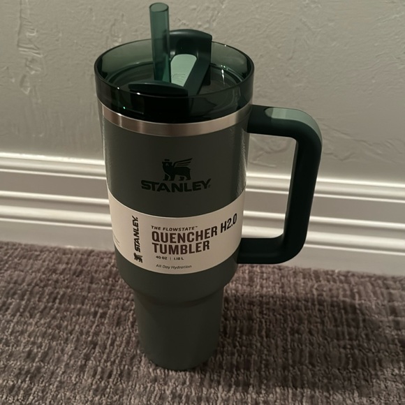 NWT Stanley 40 oz Hammertone Green Tumbler
